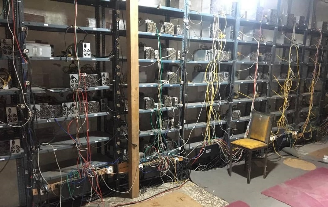 کشف و شناسایی ۴۲ دستگاه استخراج رمزارز غیرمجاز از ابتدای سال تاکنون/ با معرفی مراکز غیرمجاز استخراج رمزارز ۵۰ میلیون تومان جایزه بگیرید