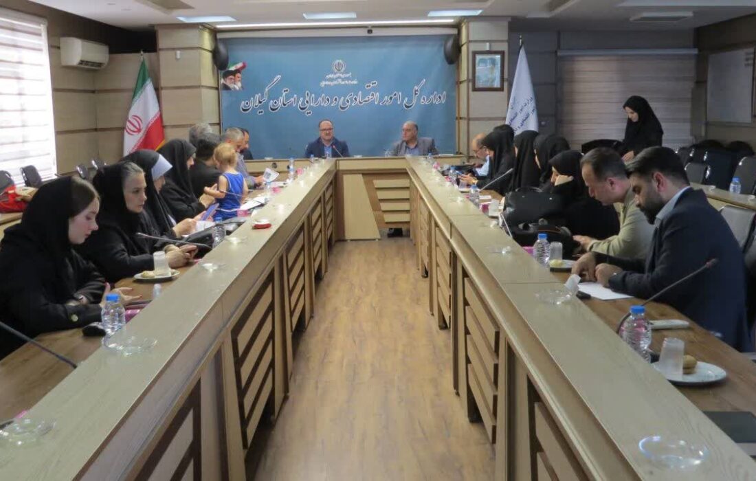 نشست صمیمانه مدیرکل امور اقتصادی و دارایی گیلان با اصحاب رسانه به مناسبت هفته خبرنگار