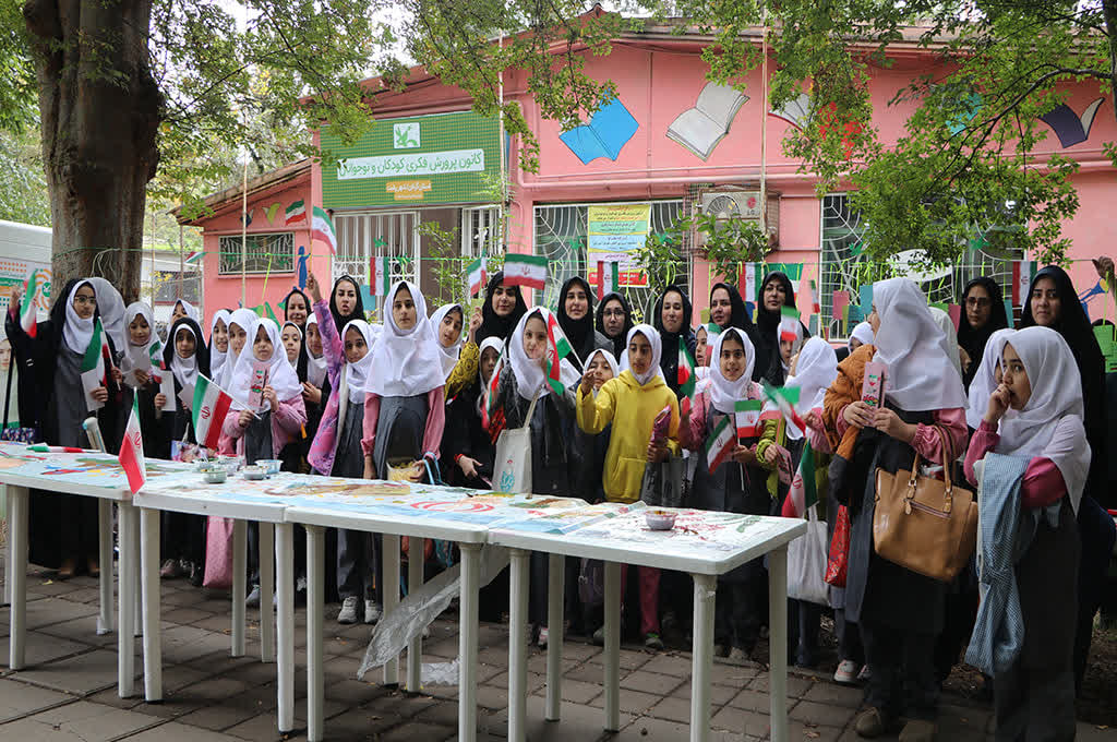 روایت تصویری ویژه‌برنامه «به رنگ مدرسه، به عطر دانایی» در رشت برگزارشد