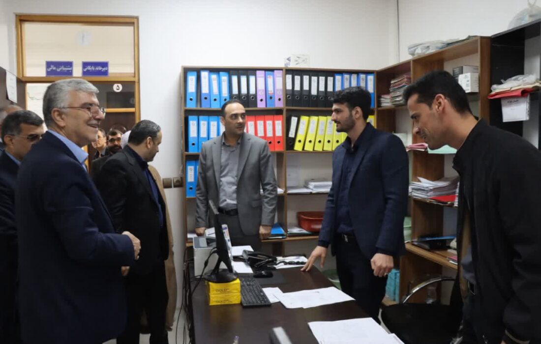 بازدید رئیس بنیاد مسکن از ستاد بازسازی جنگ ۱۲ روزه در آستانه‌اشرفیه 